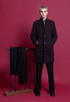 Manteau en laine bordeaux et noir à col montant
