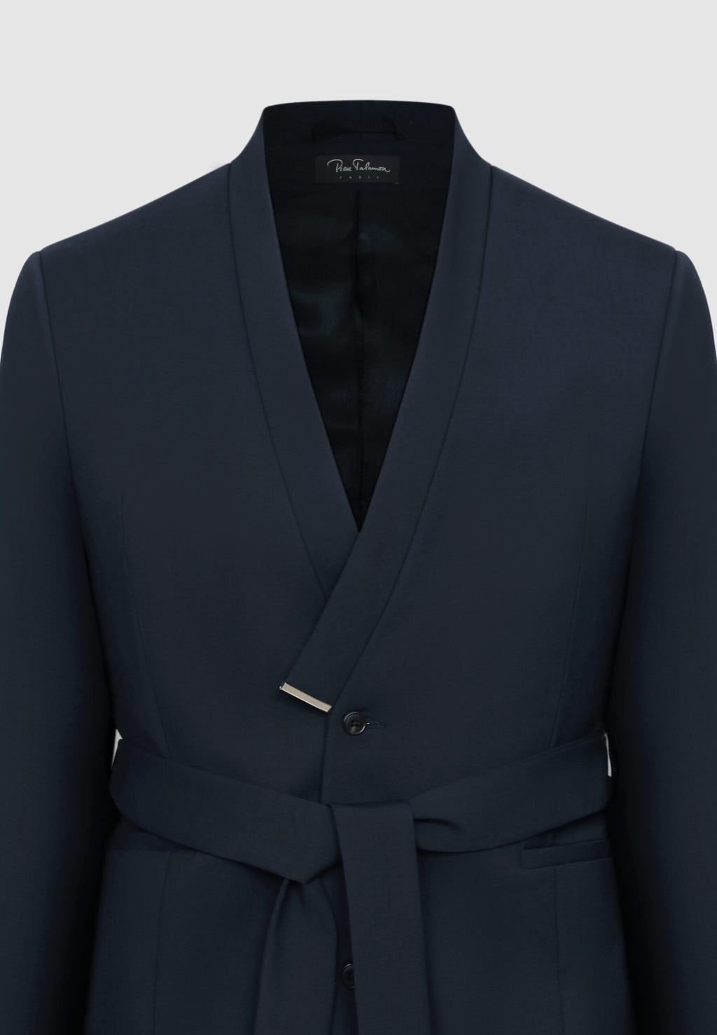 Veste en laine bleu marine ceinturée à col yukata